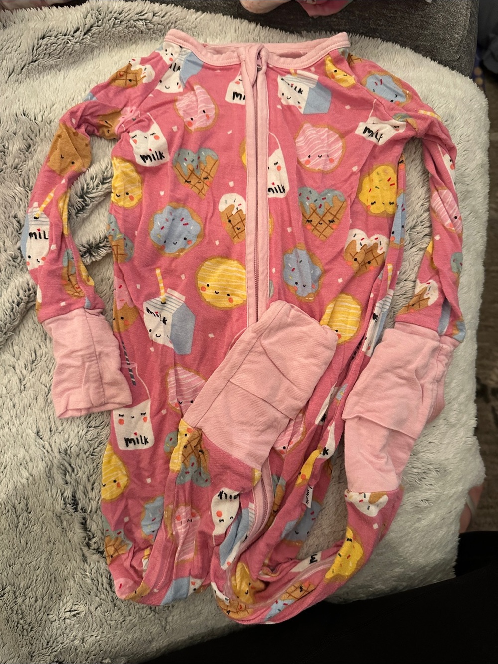 Little Sleepies Pink Cookies & Milk Zippy pajamas size 6-12 months - Picture 2 of 4